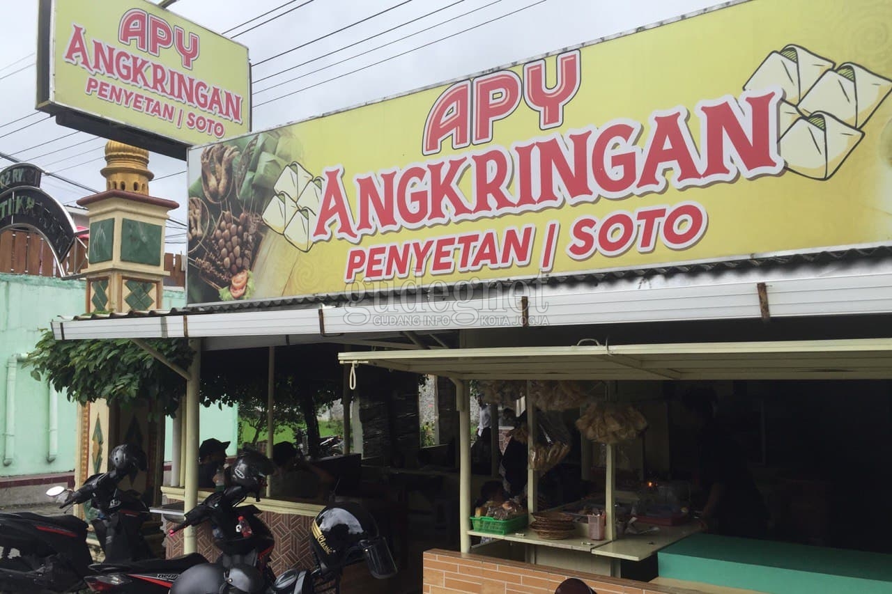 Bersantap Santai di Angkringan Pak Yanto Bersantap Santai di Angkringan Pak Yanto