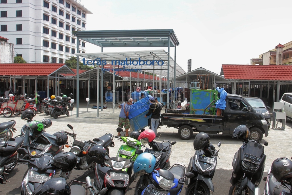 PKL Teras Malioboro II: Susah Senang Dijalani Saja PKL Teras Malioboro II: Susah Senang Dijalani Saja