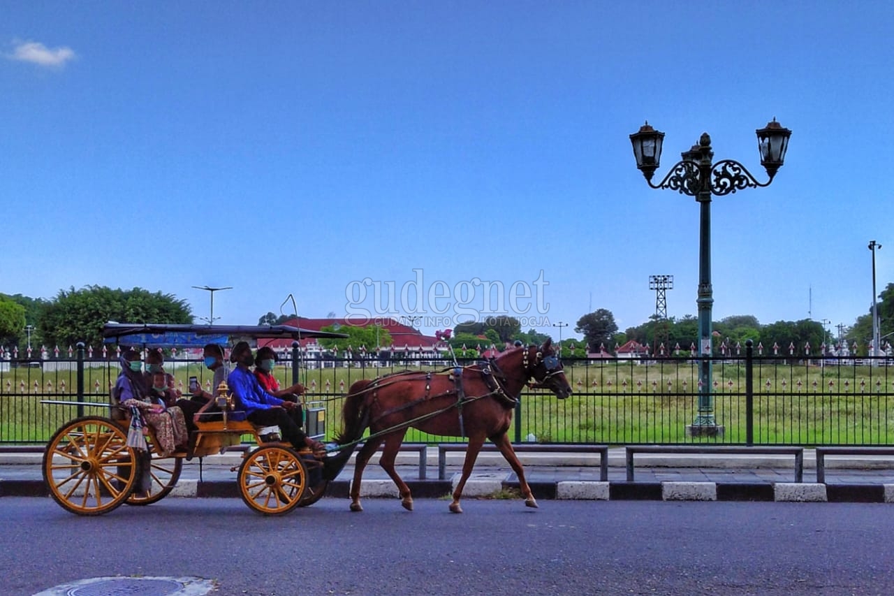 Prakiraan Cuaca Esok Hari, Berawan dan Hujan Ringan Prakiraan Cuaca Esok Hari, Berawan dan Hujan Ringan