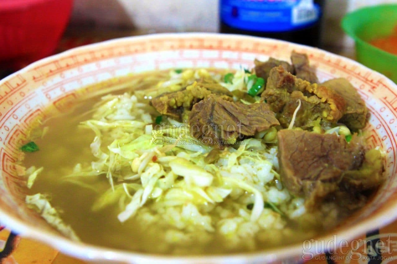 Empat Rekomendasi Tempat untuk Sarapan Soto Empat Rekomendasi Tempat untuk Sarapan Soto