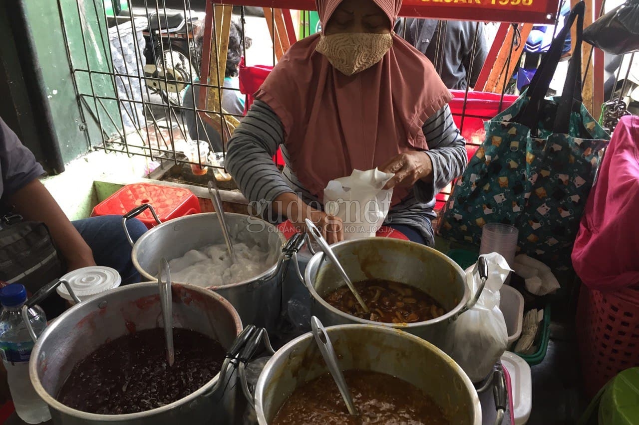 Jajan Jenang Bu Darmini di Pasar Beringharjo Jajan Jenang Bu Darmini di Pasar Beringharjo