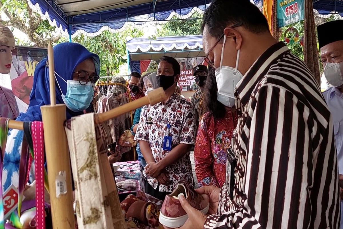 Gebyar UMKM Ngampilan Diikuti 35 Stan Gebyar UMKM Ngampilan Diikuti 35 Stan