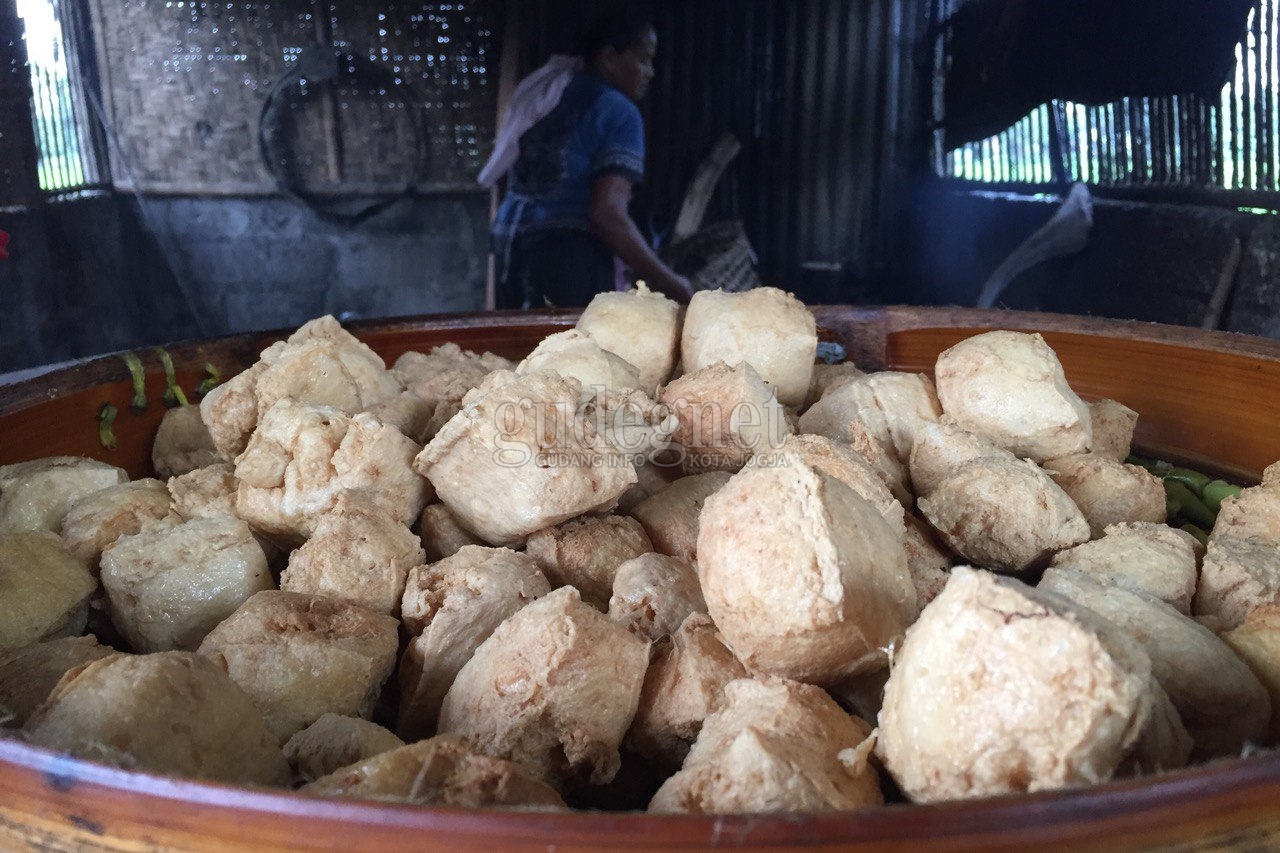 Ngemil Tahu Pong Bu Tini Ngemil Tahu Pong Bu Tini