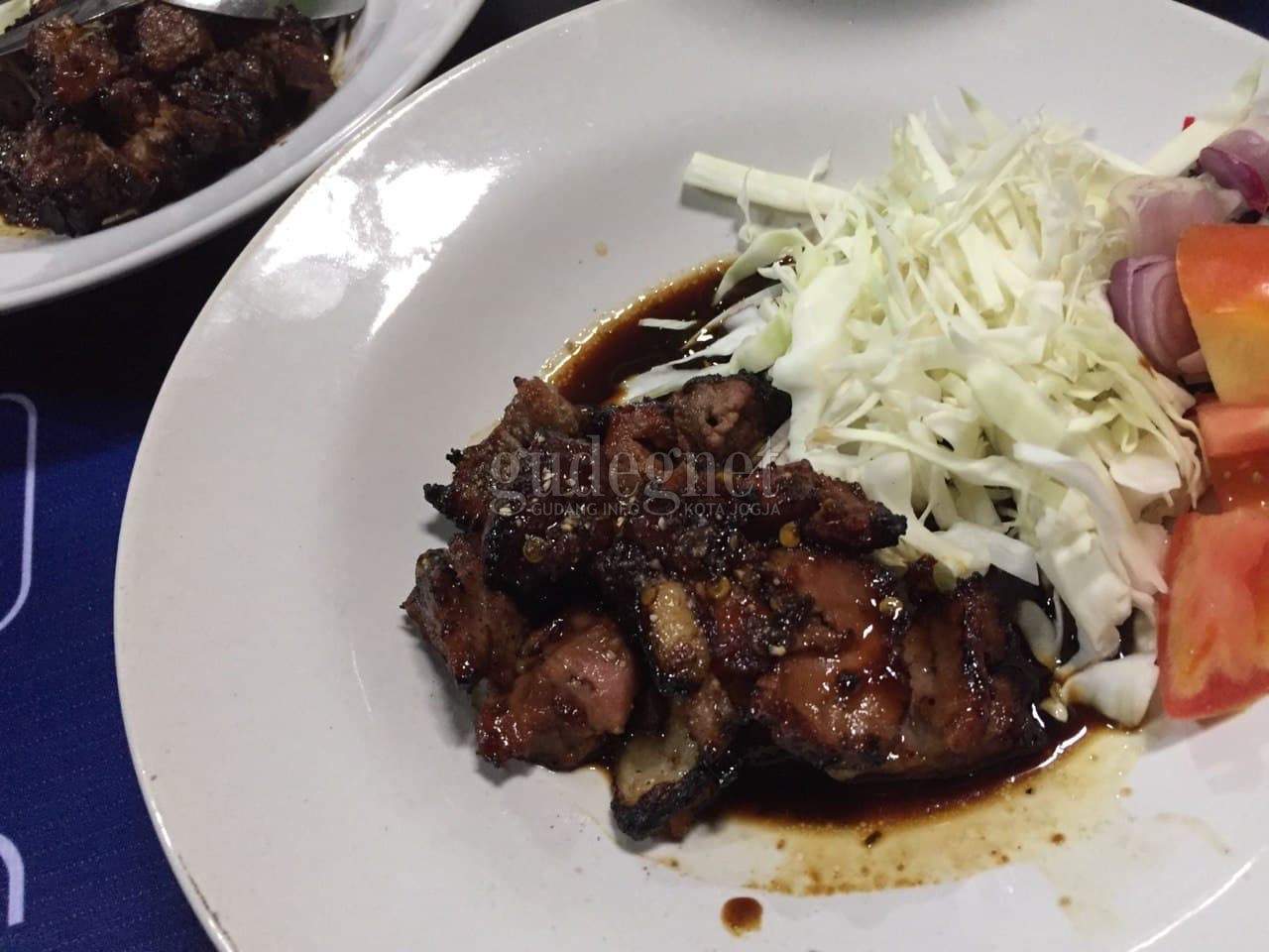 Mencicipi Sate Kambing Mbah Margo yang Legendaris Mencicipi Sate Kambing Mbah Margo yang Legendaris