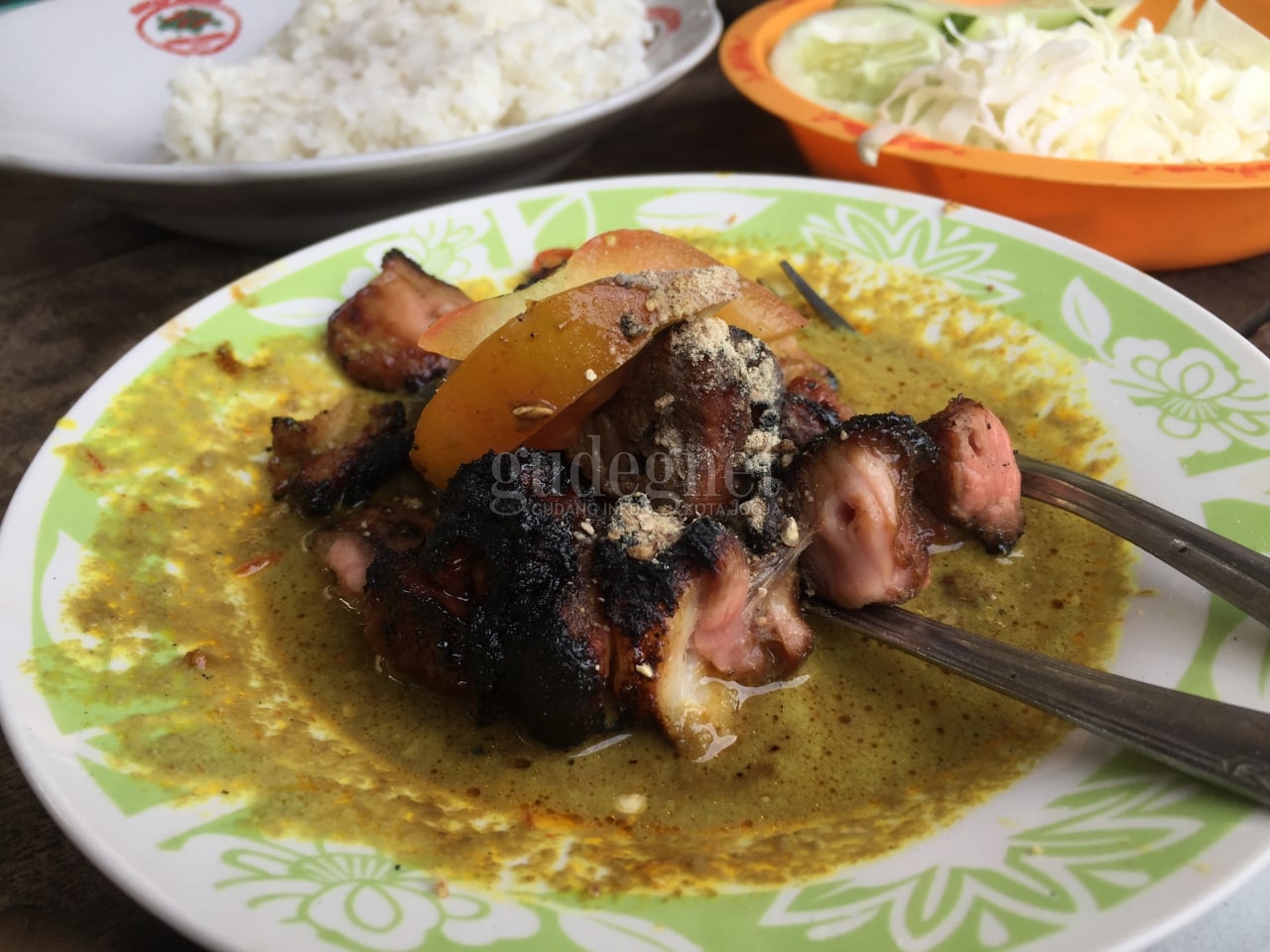 Sate Pak Meyet, Sate Kambing Bumbu Kacang yang Legendaris Sate Pak Meyet, Sate Kambing Bumbu Kacang yang Legendaris