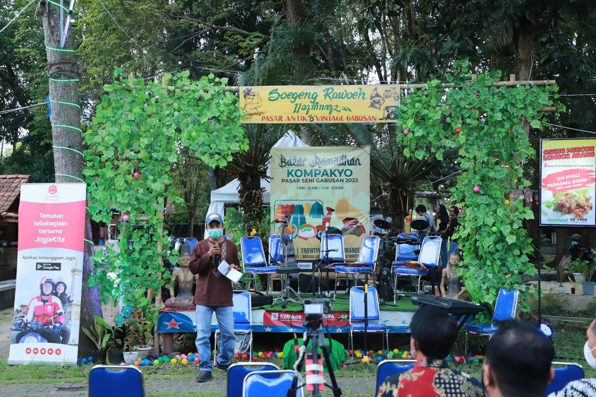 Komunitas Pedagang Barang Antik Gelar Bazar Ramadan di Pasar Gabusan Komunitas Pedagang Barang Antik Gelar Bazar Ramadan di Pasar Gabusan