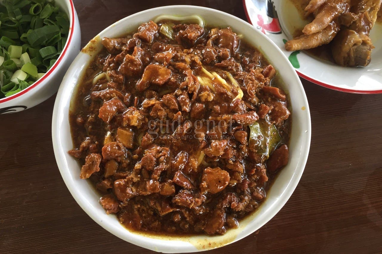 Mie Ayam Pakde Wonogiri, Topping Melimpah yang Menggoda Mie Ayam Pakde Wonogiri, Topping Melimpah yang Menggoda