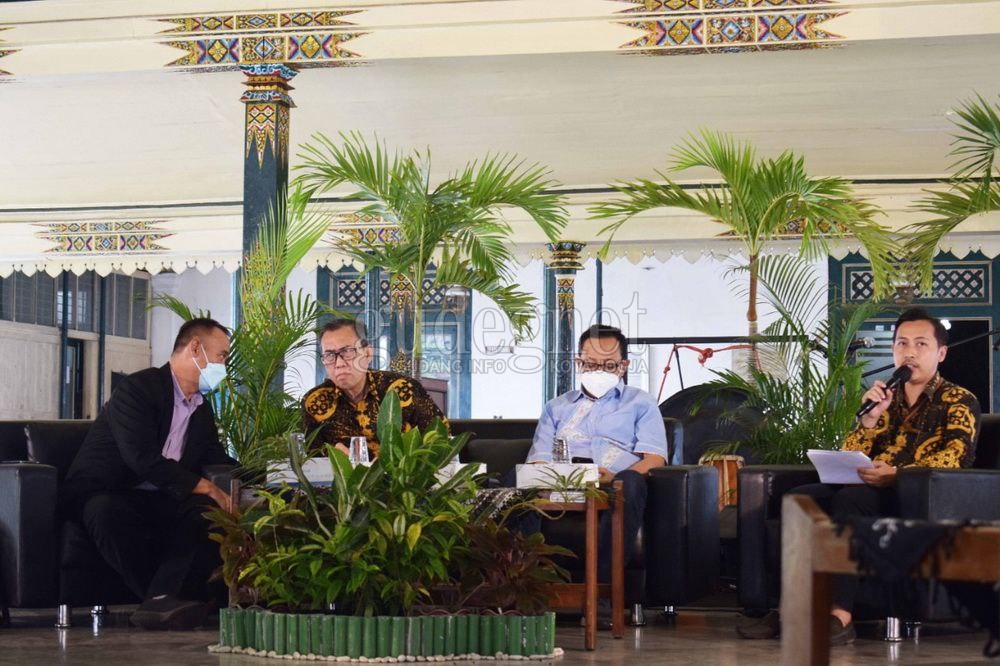 Menyambut Pembelajaran Tatap Muka UWM Menggelar Seminar Menyambut Pembelajaran Tatap Muka UWM Menggelar Seminar