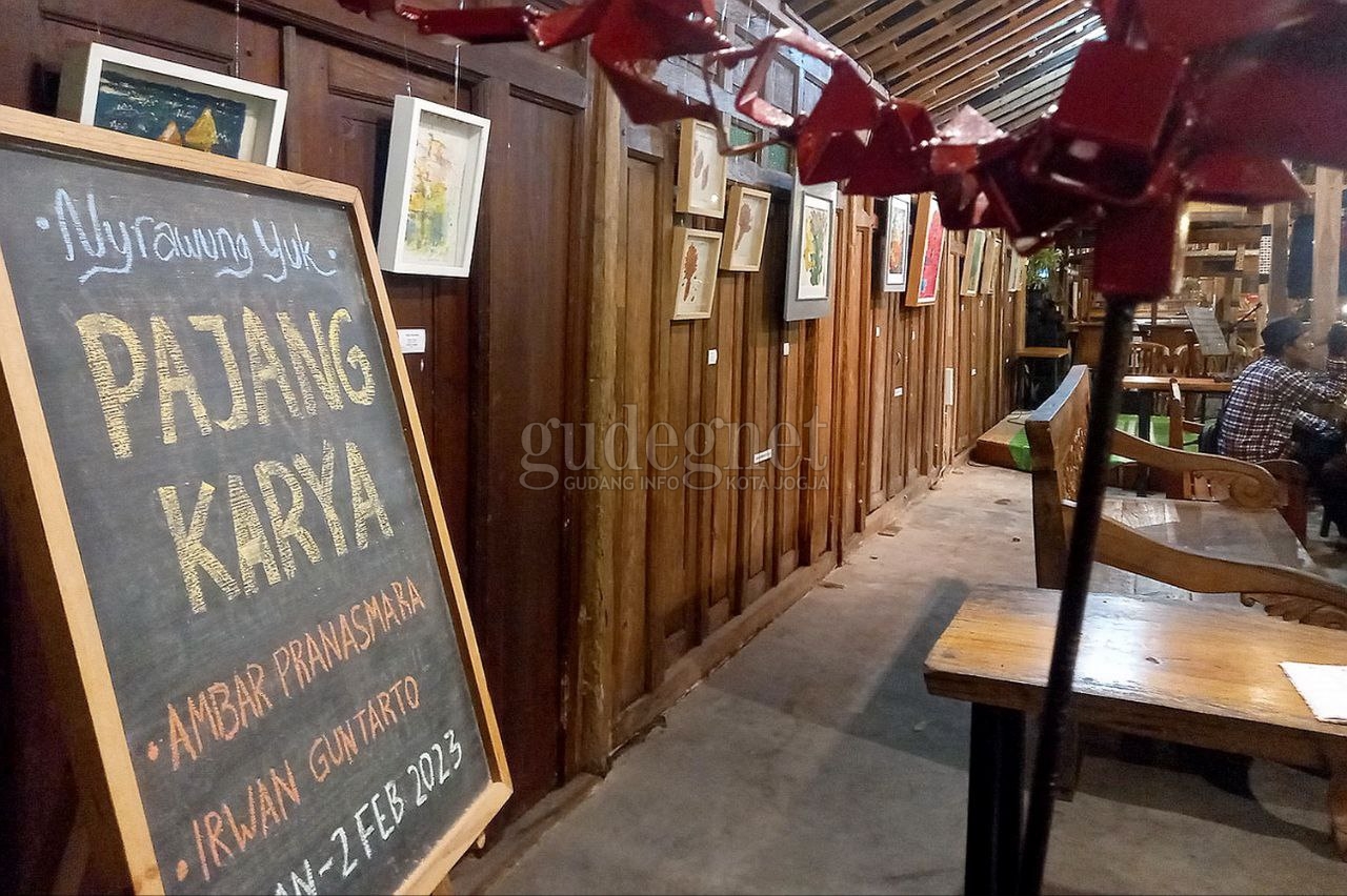 Pameran Duo dalam “Nyrawung Yuk!” Pameran Duo dalam “Nyrawung Yuk!”