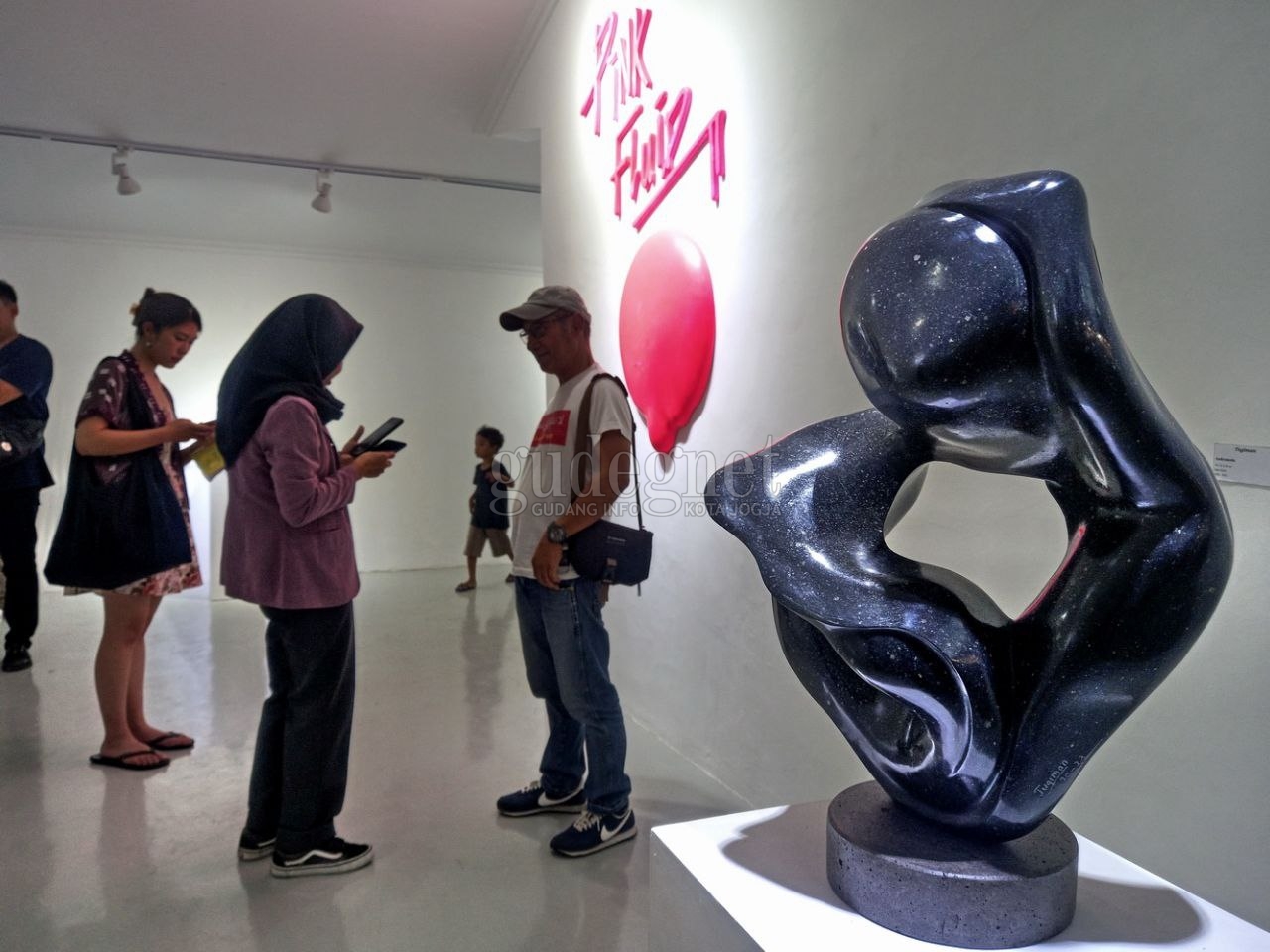 Meruangkan Benda-benda Temuan dalam “Painthings Exhibition” Meruangkan Benda-benda Temuan dalam “Painthings Exhibition”