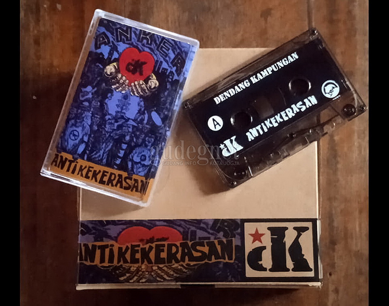 Dendang Kampungan Luncurkan Album “ANKER” dalam Bentuk Pita Kaset Dendang Kampungan Luncurkan Album “ANKER” dalam Bentuk Pita Kaset