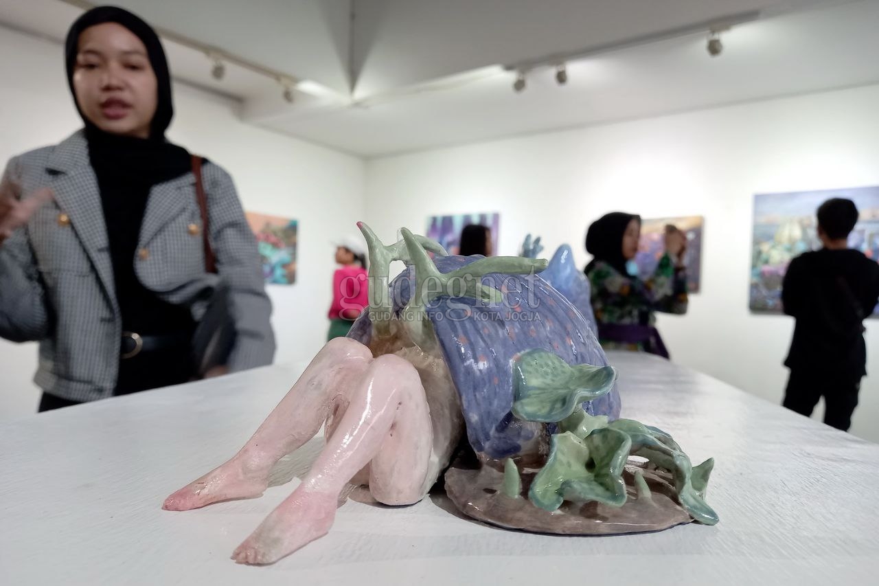 Dunia Fantasi Fauzan dalam &ldquo;Purple in Bloom&rdquo;