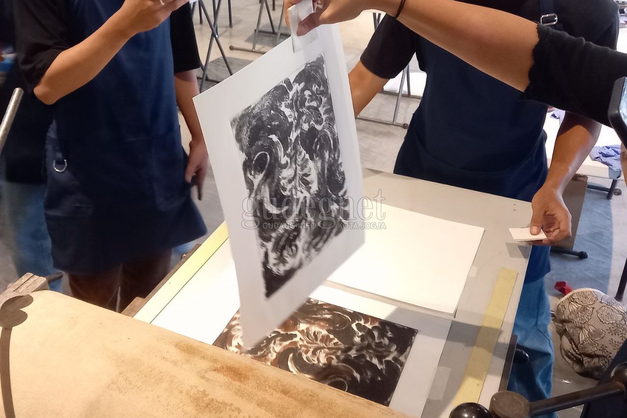 &ldquo;Carborundum Collagraph&rdquo;, Eksplorasi Teknik Brush Strokes dalam Printmaking