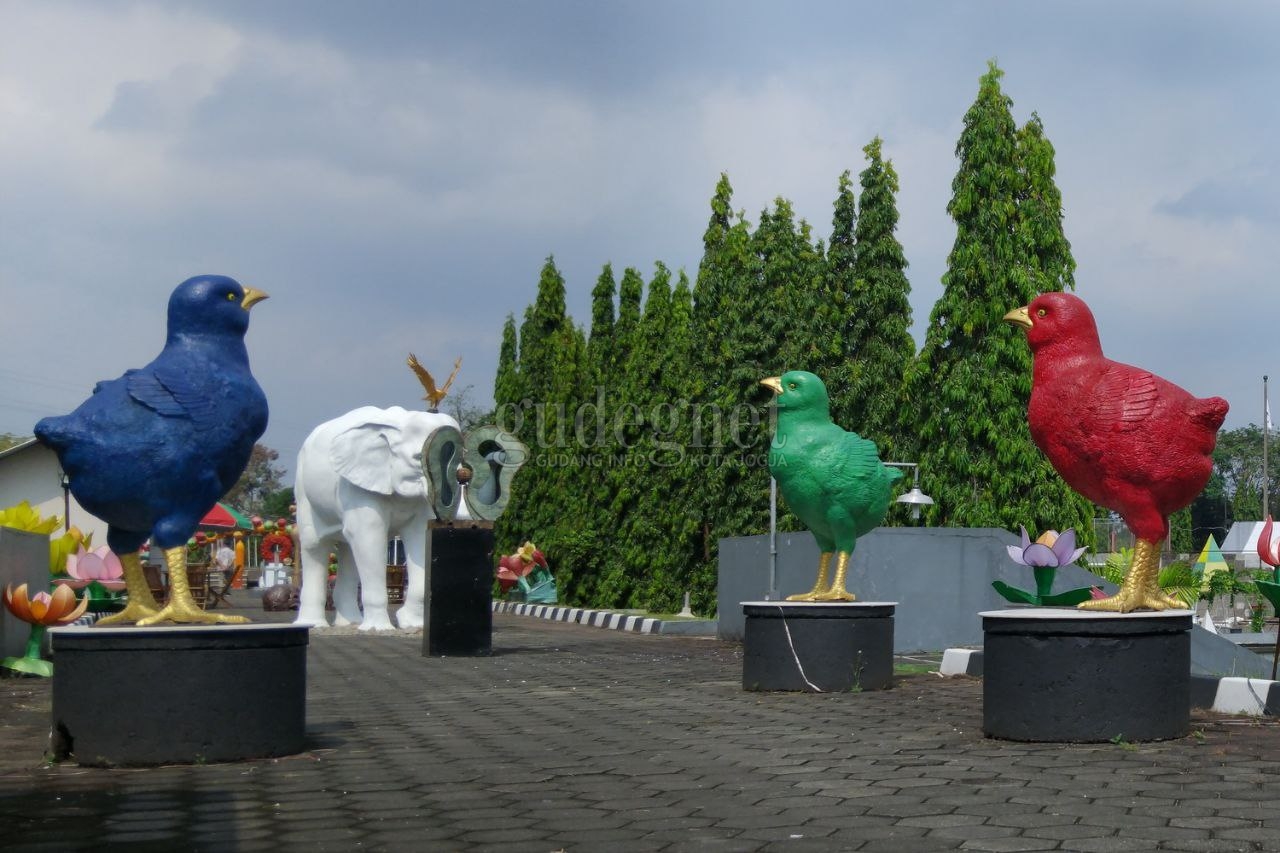 Ada Gajah Putih di Monjali Ada Gajah Putih di Monjali