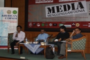 Media Massa Wajib Mendapatkan Kritikan