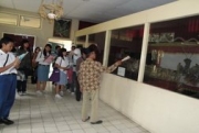 Bus Bantuan untuk Kunjungan ke Museum