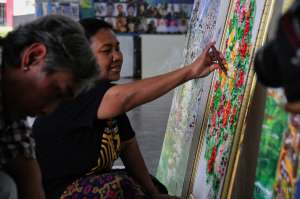 Cara 10 Seniman Lukis Berbagi Kepada Sesama 
